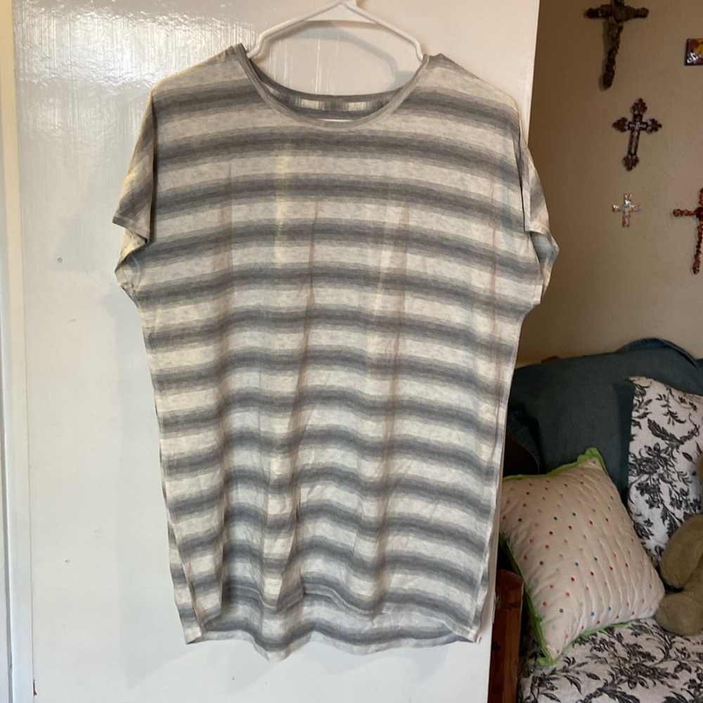 Lululemon grey strip shirt size 8